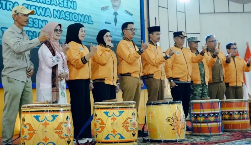
Bupati Solsel Khairunas membuka O2SN dan FLS3N jenjang SD/MI dan SMP/MTs tahun 2026 di Aula Sarantau Sasurambi, Selasa (19/5/2026). (Foto: Humas Pemkab Solsel)
