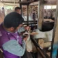 Tim Keswan Distan Padang melakukan pemeriksaan kesehatan hewan ternak menjelang Iduladha 1447 H. (Foto: Diskominfo Padang)