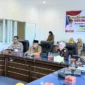 Bupati Pasbar Yulianto memimpin Rapat Koordinasi Persiapan dan Pembentukan Panitia Pilwana 2026 di Auditorium Kantor Bupati Pasbar, Senin (18/5). (Foto: Diskominfo Pasbar)