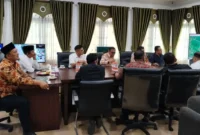 Wakil Bupati Pasbar, M. Ihpan melakukan kunjungan kerja ke Kabupaten Mandailing Natal pada Jumat (8/5). (Foto: Diskominfo Pasbar)