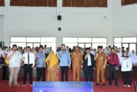 Pemko Padang membekali 60 calon penerima beasiswa kuliah ke Provinsi Guangdong, China di Gedung Bagindo Aziz Chan Balai Aie Pacah, Senin (25/5/2026). (Foto: Pemko Padang)