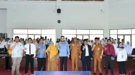 Pemko Padang membekali 60 calon penerima beasiswa kuliah ke Provinsi Guangdong, China di Gedung Bagindo Aziz Chan Balai Aie Pacah, Senin (25/5/2026). (Foto: Pemko Padang)