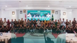 Wakil Wali Kota Padang Panjang Allex Saputra melepas PSPP berlaga di Liga 4 Piala Presiden musim 2025/2026 di Hall Lantai III Balai Kota, Kamis (21/5/2026). (Foto: Diskominfo Padang Panjang)