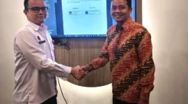 Kepala Diskominfo Kota Padang, Tommy TRD dan Kepala BSrE, Jonathan Gerhard Tarigan usai penandatanganan perpanjangan PKS di Kantor BSrE, Jakarta Selatan, Kamis (21/5/2026). (Foto: Diskominfo Padang)