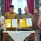 Penandatanganan nota kesepahaman pemberdayaan ekonomi berkelanjutan di Istana Gubernuran, Selasa (5/5/2026). (Foto: ADPSB)