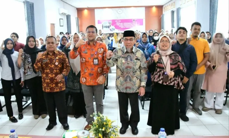 Wakil Wali Kota Padang Maigus Nasir membuka Workshop Peningkatan Kompetensi Operator ATS Kelurahan se-Kota Padang di Ruang Suhaimi Kantor Disdikbud Padang, Kamis (21/5/2026). (Foto: Pemko Padang)