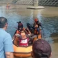 Tim SAR gabungan melakukan pencarian terhadap pria yang dilaporkan tenggelam di Banjir Kanal kawasan Alai Parak Kopi, Padang, Jumat (1/5/2026). (BPBD Kota Padang)