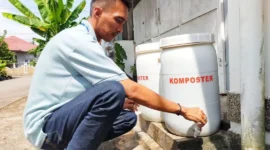 Tim Juri Padang Rancak Award 2026 melihat inovasi warga di Kompleks Palimo Indah, Kelurahan Cupak Tangah. (Foto: Diskominfo Padang)