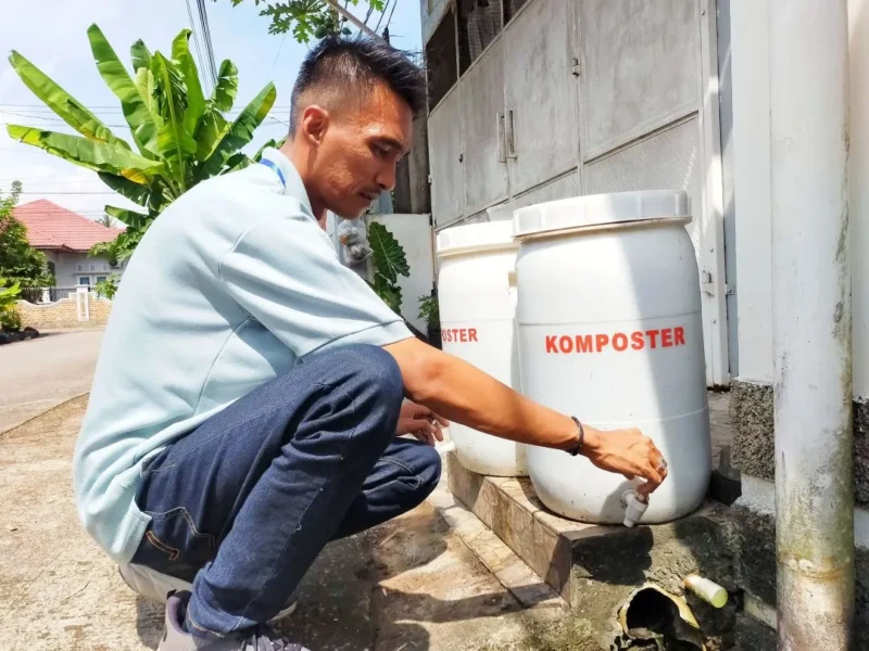 Tim Juri Padang Rancak Award 2026 melihat inovasi warga di Kompleks Palimo Indah, Kelurahan Cupak Tangah. (Foto: Diskominfo Padang)