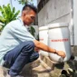 Tim Juri Padang Rancak Award 2026 melihat inovasi warga di Kompleks Palimo Indah, Kelurahan Cupak Tangah. (Foto: Diskominfo Padang)