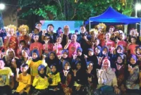 Kepala Dinas Pariwisata Padang Yenni Yuliza dan jajaran bersama para siswa-siswi yang tampil di Pentas Seni dan Budaya di Kota Tua, Sabtu (9/6/2026). (Foto: Diskominfo Padang)