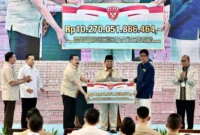 Presiden Prabowo Subianto menyaksikan langsung penyerahan hasil penyelamatan kekayaan negara Rp10,27 Triliun dari Satgas PKH di Kejaksaan Agung RI, Jakarta, Rabu (13/05/2026). (Foto: BPMI Setpres)