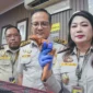 Karantina Banten bersama Bea Cukai serta aparat penegak hukum menggagalkan upaya penyelundupan satwa hidup asal Thailand di Terminal 2 Bandara Internasional Soekarno-Hatta, Jumat (8/5). (Foto: Barantin)