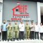 Wali Kota Padang Fadly Amran mengikuti peluncuran operasional 1.061 KDKMP secara daring di KDKMP Kelurahan Alai Parak Kopi, Kecamatan Padang Utara, Sabtu (16/5/2026). (Foto: Pemko Padang)
