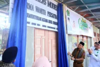 Wakil Wali Kota Elzadaswarman meresmikan RA Ikhlas Model DWP Kemenag Payakumbuh. (Foto: MC Payakumbuh)