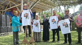 Wamenkomdigi Nezar Patria dalam acara Launching FE ke-14 Festival Egrang Tanoker Ledokombo, Pasar Lumpur, Jember, Sabtu (9/5/2026). (Foto: Humas Komdigi)