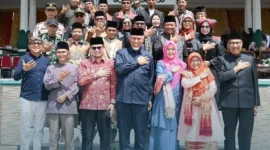Alek Permainan Anak Nagari menyemarakkan peringatan 100 tahun Jam Gadang di Kota Bukittinggi, Sabtu (16/5/2026). (Foto: Diskominfo Bukittinggi)