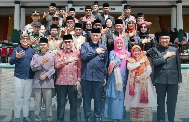 Alek Permainan Anak Nagari menyemarakkan peringatan 100 tahun Jam Gadang di Kota Bukittinggi, Sabtu (16/5/2026). (Foto: Diskominfo Bukittinggi)
