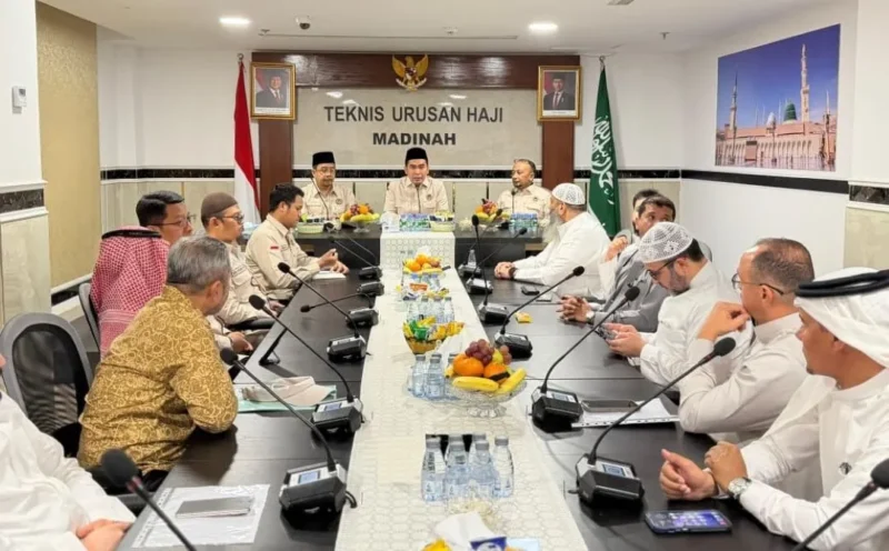 Pertemuan PPIH Arab Saudi dengan pihak dapur penyedia konsumsi jemaah di Madinah, Kamis (7/5/2026). (Foto: Kemenhaj)