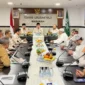 Pertemuan PPIH Arab Saudi dengan pihak dapur penyedia konsumsi jemaah di Madinah, Kamis (7/5/2026). (Foto: Kemenhaj)