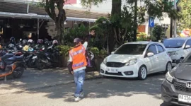 Dishub Padang mengingatkan masyarakat dan wisatawan untuk waspada terhadap praktik parkir liar selama libur panjang akhir pekan. (Foto: Diskominfo Padang)