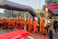 Menag Nasaruddin Umar menghadiri kegiatan Pindapata Gema Waisak Nasional 2026. (Foto: Kemenag)