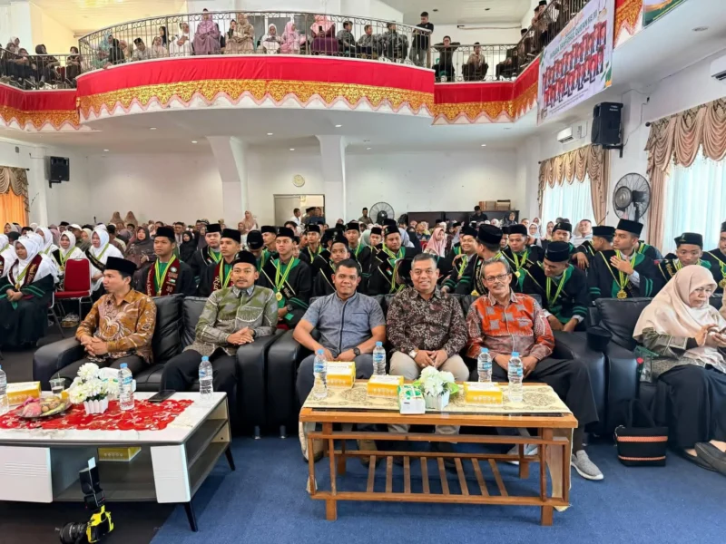 Ponpes Darul Hikmah Pasbar menggelar Wisuda Tahfizhul Qur’an angkatan ke-XI di Aula Bupati Pasbar, Sabtu (9/5). (Foto: Diskominfo Pasbar)