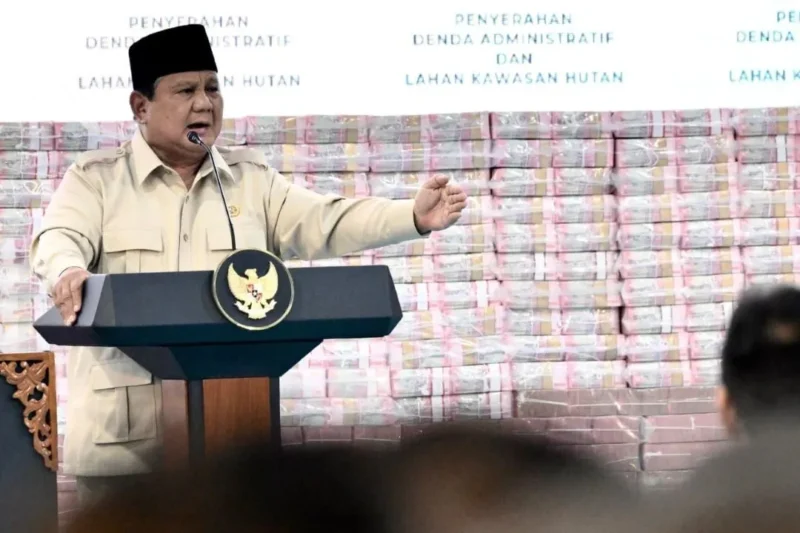 Presiden Prabowo Subianto menginstruksikan agar suku bunga program PNM Mekaar diturunkan hingga di bawah 9 persen. (Foto: BPMI Setpres)