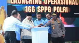 Presiden Prabowo Subianto melakukan groundbreaking 10 Gudang Ketahanan Pangan Polri serta meluncurkan operasional 166 SPPG Polri 2026 di Tuban, Sabtu (16/5/2026). (Foto: BPMI Setpres)