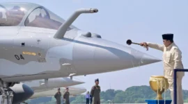 Presiden Prabowo menyerahkan Pesawat MRCA Rafale dan sistem pertahanan modern kepada TNI. (Foto: BPMI Setpres)