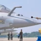 Presiden Prabowo menyerahkan Pesawat MRCA Rafale dan sistem pertahanan modern kepada TNI. (Foto: BPMI Setpres)