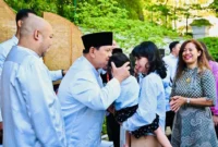 Presiden Prabowo Subianto menyapa warga negara Indonesia di Paris, Rabu (27/5/2026). (Foto: BPMI Setpres)