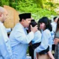 Presiden Prabowo Subianto menyapa warga negara Indonesia di Paris, Rabu (27/5/2026). (Foto: BPMI Setpres)