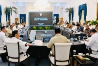 Presiden Prabowo Subianto menggelar rapat terbatas bersama menteri Kabinet Merah Putih dan Komite Stabilitas Sistem Keuangan (KSSK) di Istana Merdeka, Jakarta, Selasa (5/5/2026). (Foto: BPMI Setpres)