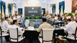 Presiden Prabowo Subianto menggelar rapat terbatas bersama menteri Kabinet Merah Putih dan Komite Stabilitas Sistem Keuangan (KSSK) di Istana Merdeka, Jakarta, Selasa (5/5/2026). (Foto: BPMI Setpres)
