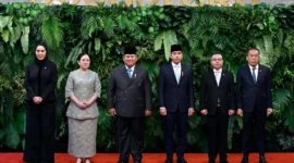 Presiden Prabowo bersama Wakil Presiden Gibran Rakabuming Raka dan pimpinan DPR RI melakukan foto bersama di Gedung Nusantara MPR/DPR/DPD RI, Jakarta, Selasa (20/5/2026). (Foto: BPMI Setpres)