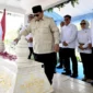 Presiden Prabowo Subianto berziarah ke makam Marsinah di Kabupaten Nganjuk, Jawa Timur, Sabtu (16/5/2026). (Foto: BPMI Setpres)