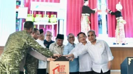 Presiden Prabowo Subianto meresmikan operasional 1.061 KDKMP di Desa Nglawak, Kecamatan Kertosono, Kabupaten Nganjuk, Jawa Timur, Sabtu (16/5/2026). (Foto: BPMI Setpres)