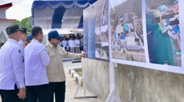 Presiden Prabowo Subianto saat meninjau Kampung Nelayan Merah Putih di Kelurahan Leato Selatan, Kota Gorontalo, Sabtu (9/5/2026). (Foto: BPMI Setpres)