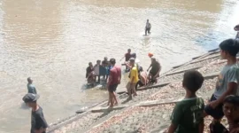 Pencari rongsokan yang tenggelam di Banjir Kanal Alai Parak Kopi, Padang ditemukan sejauh 500 meter dari titik awal dalam kondisi meninggal dunia, Jumat (1/5/2026). (Foto: BPBD Padang)