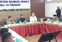 Wakil Wali Kota Padang Maigus Nasir mengikuti rapat koordinasi di Kantor Otoritas Bandar Udara Wilayah VI Padang, Selasa (5/5/2026). (Foto: Diskominfo Padang)
