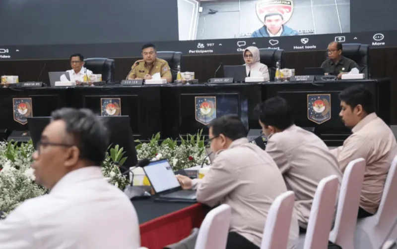 Rapat Koordinasi Pengendalian Inflasi Daerah yang digelar secara hybrid dari Kantor Pusat Kemendagri, Jakarta, Selasa (5/5/2026). (Foto: Kemendagri)