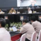 Rapat Koordinasi Pengendalian Inflasi Daerah yang digelar secara hybrid dari Kantor Pusat Kemendagri, Jakarta, Selasa (5/5/2026). (Foto: Kemendagri)