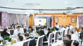 Menteri Sosial Saifullah Yusuf (Gus Ipul) memimpin Rapat Dinas di Kantor Kementerian Sosial, Jakarta Pusat, Senin (18/5/2026). (Foto: Kemensos)