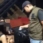 Petugas Satpol PP Padang mengecek identitas pengunjung di salah satu tempat hiburan malam, Sabtu (9/5/2026) dini hari. (Foto: Humas Satpol PP Padang)