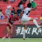 Pemain Semen Padang FC saat berduel dengan pemain lawan. (Foto: IG Semen Padang FC)
