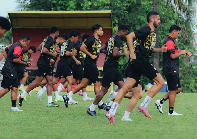 Semen Padang FC siap tampil maksimal saat menjamu Persik Kediri pada lanjutan BRI Super League 2025/2026 di Stadion Haji Agus Salim, Jumat sore (8/5/2026). (Foto: IG Semen Padang FC) 