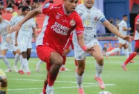 Pemain Semen Padang FC saat berduel dengan pemain Dewa United pekan lalu. (Foto: IG Semen Padang FC)