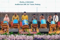 Gubernur Sumbar Mahyeldi membuka Seminar Nasional “Kiprah Rahmah El Yunusiyyah sebagai Pahlawan Nasional dalam Pengembangan Pendidikan di Indonesia” di Auditorium UNP, Senin (4/5/2026). (Foto: ADPSB)
