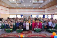 Ny. Yeni Elzadaswarman saat membuka Pentas Seni Paguyuban TK Negeri/TK Negeri Pembina se-Sumbar di Aula SMKN 2 Payakumbuh, Sabtu (9/5/2026). (Foto: MC Payakumbuh)